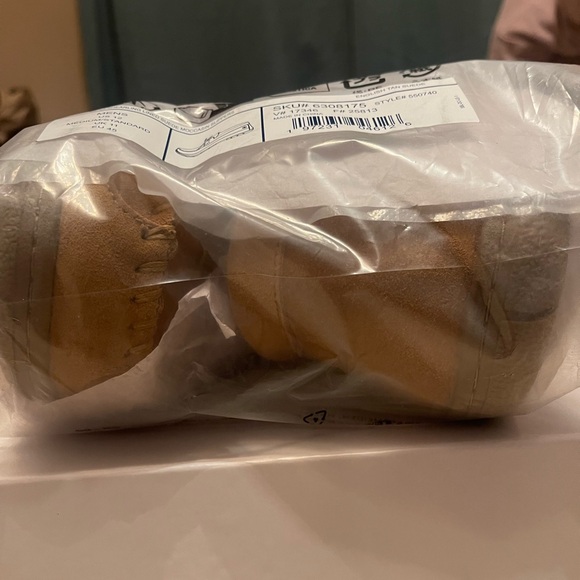 Men’s luxury slippers. Land’ End. Brand new in packaging Retailing for $45! - Picture 2 of 7